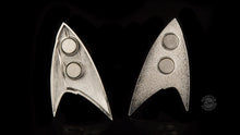 Load image into Gallery viewer, STAR TREK™: DISCOVERY Magnetic Insignia Badge - Medical

