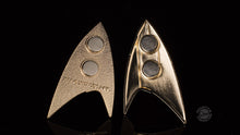 Load image into Gallery viewer, STAR TREK™: DISCOVERY Magnetic Insignia Badge - Operations
